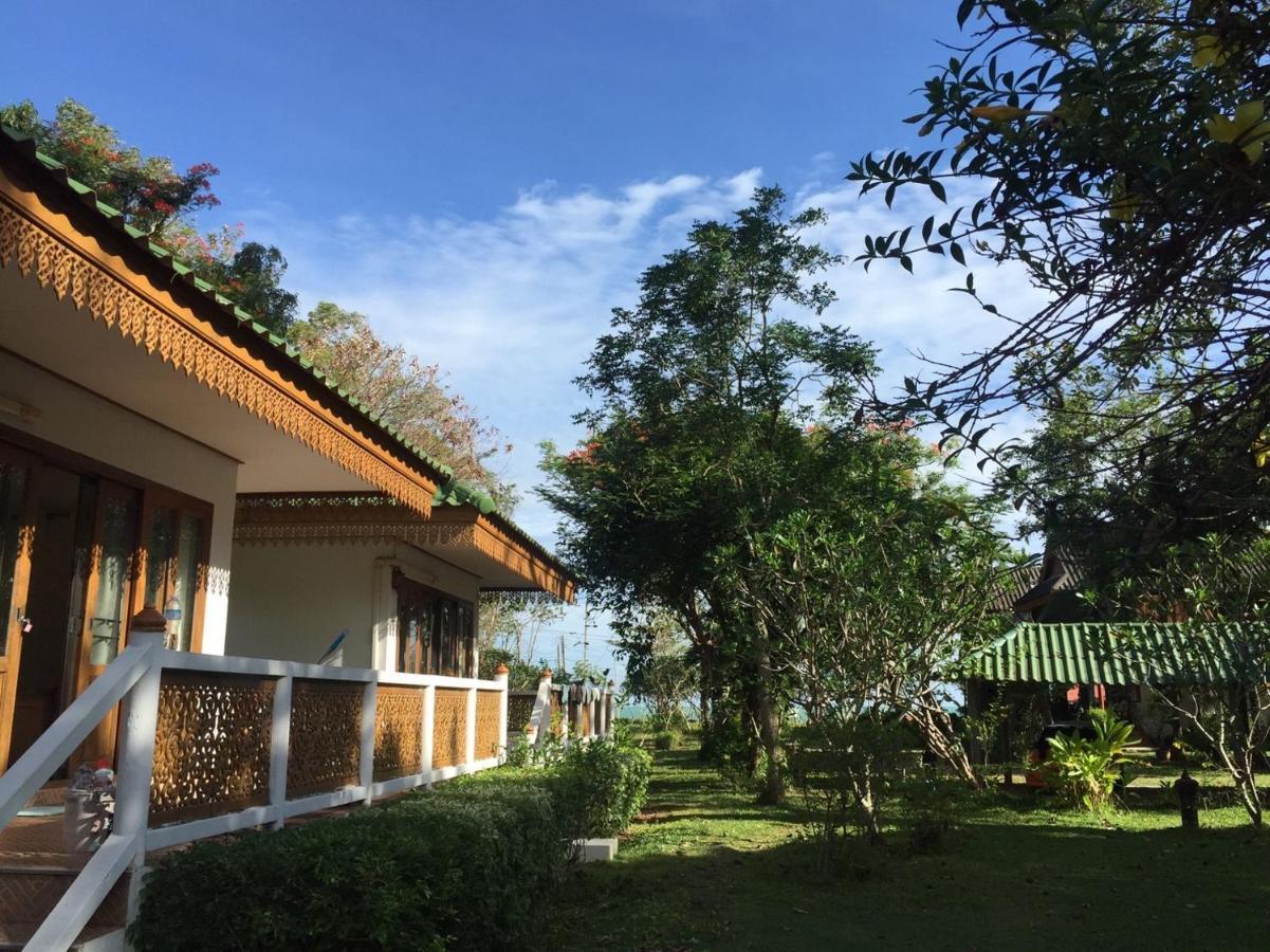 Ruen Thai Rim Haad Thang Kwian Exteriör bild