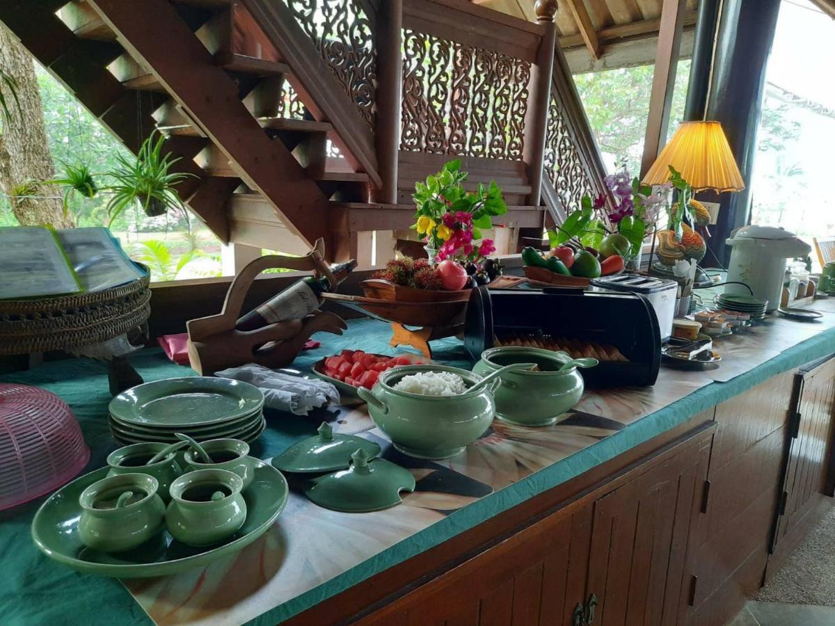 Ruen Thai Rim Haad Thang Kwian Exteriör bild