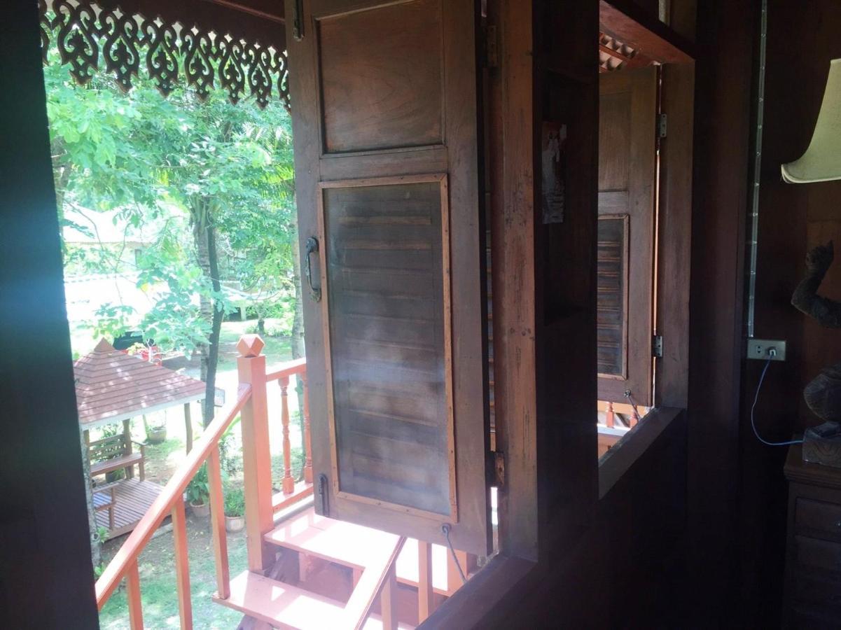 Ruen Thai Rim Haad Thang Kwian Exteriör bild