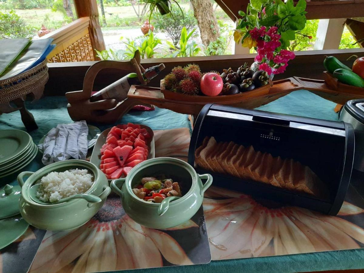 Ruen Thai Rim Haad Thang Kwian Exteriör bild