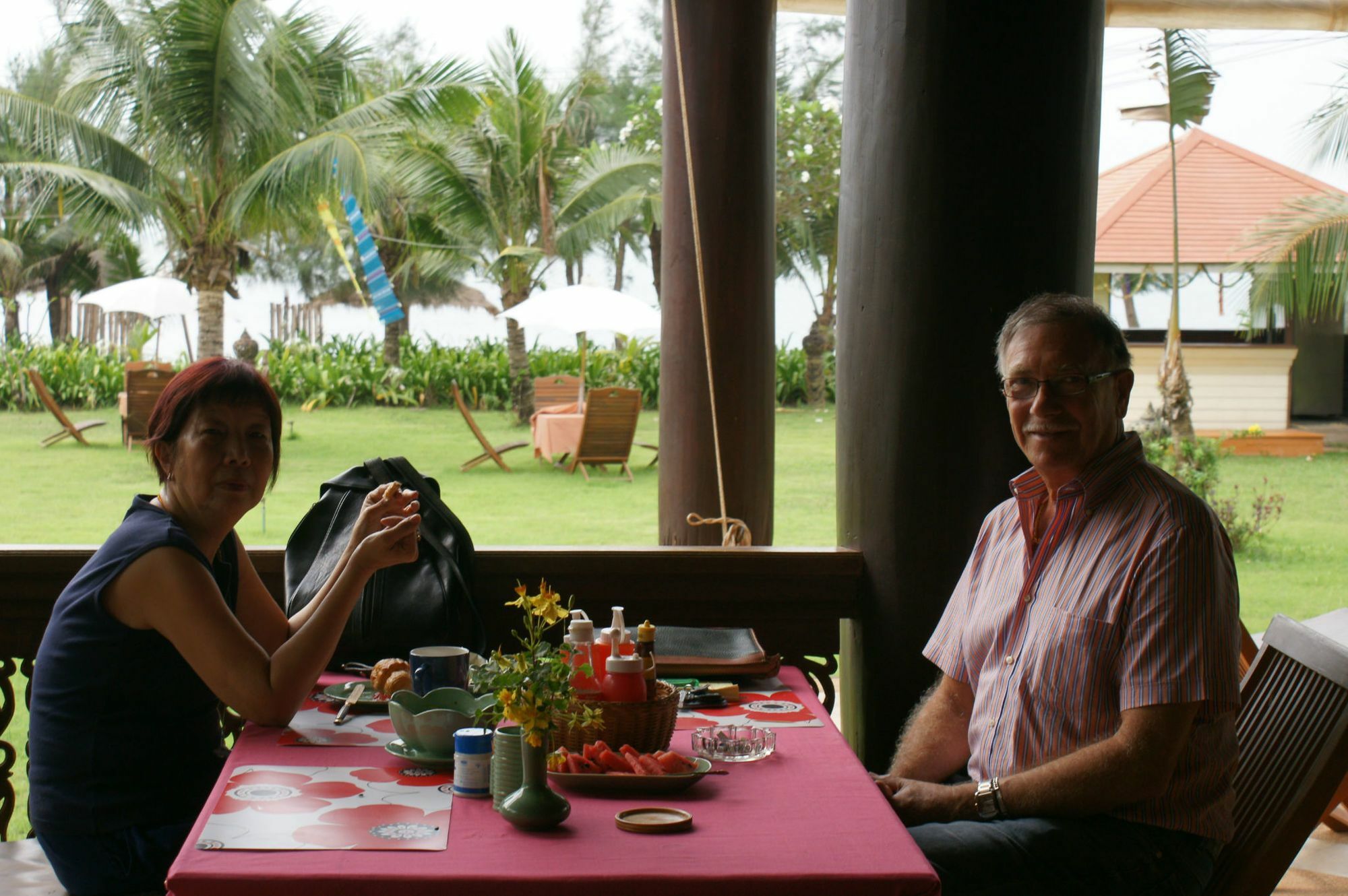 Ruen Thai Rim Haad Thang Kwian Exteriör bild